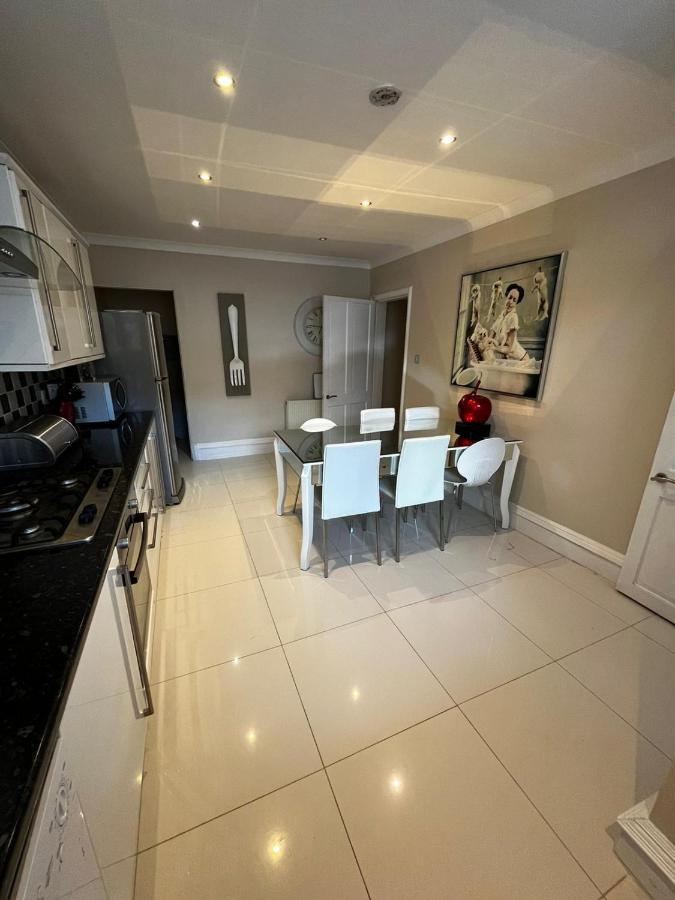 West End -Stunning, 2 Bedroom, Main Door Flat With Private Parking 글라스고 외부 사진
