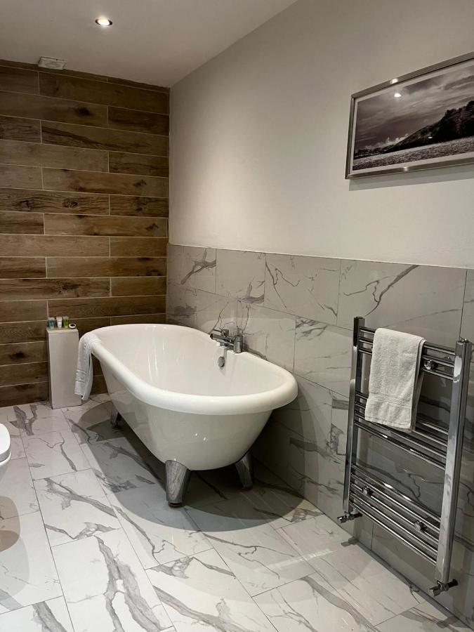 West End -Stunning, 2 Bedroom, Main Door Flat With Private Parking 글라스고 외부 사진