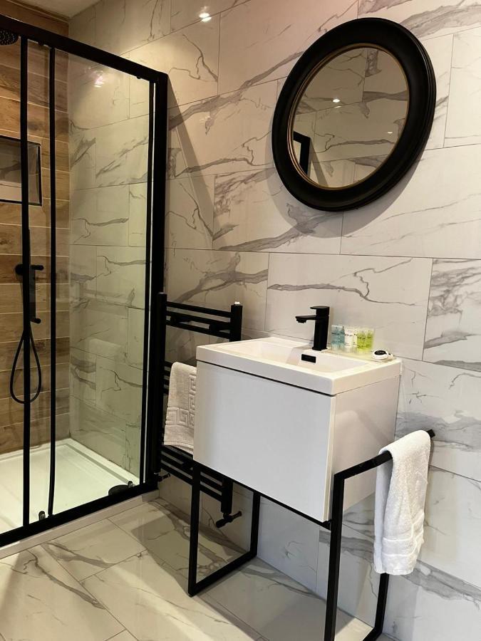 West End -Stunning, 2 Bedroom, Main Door Flat With Private Parking 글라스고 외부 사진