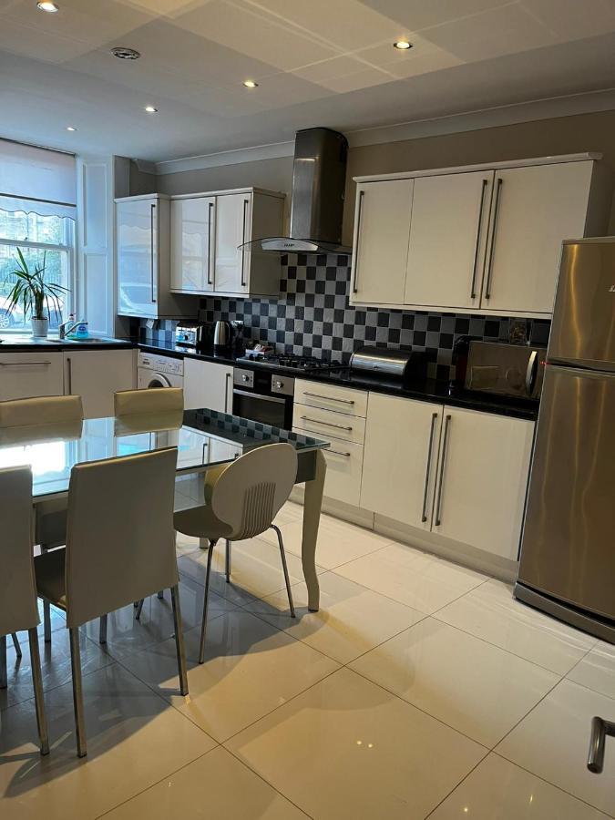 West End -Stunning, 2 Bedroom, Main Door Flat With Private Parking 글라스고 외부 사진