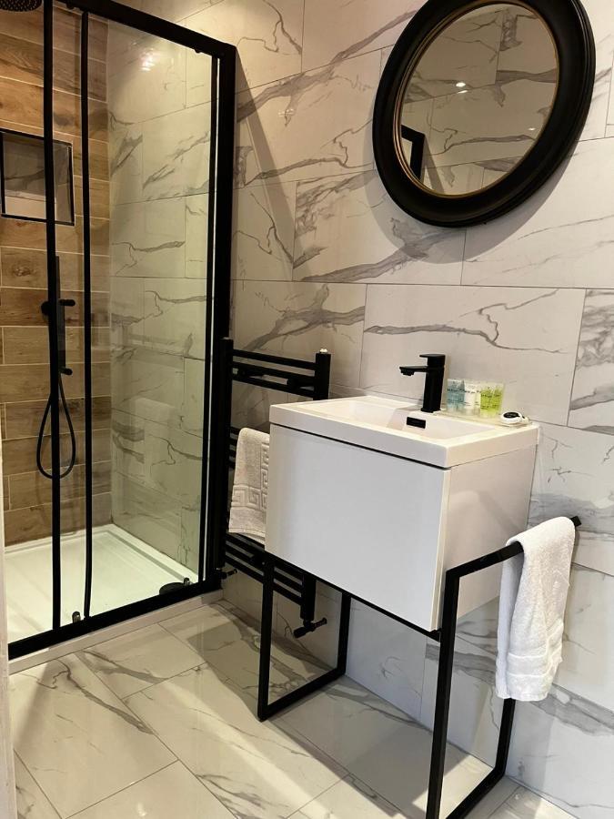 West End -Stunning, 2 Bedroom, Main Door Flat With Private Parking 글라스고 외부 사진