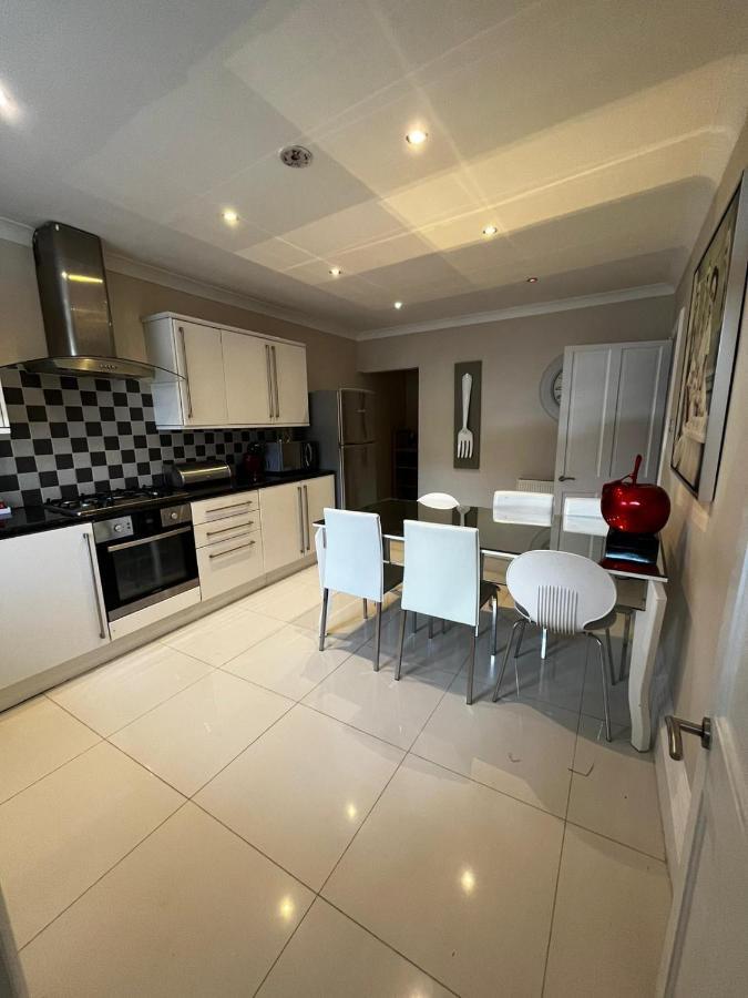 West End -Stunning, 2 Bedroom, Main Door Flat With Private Parking 글라스고 외부 사진