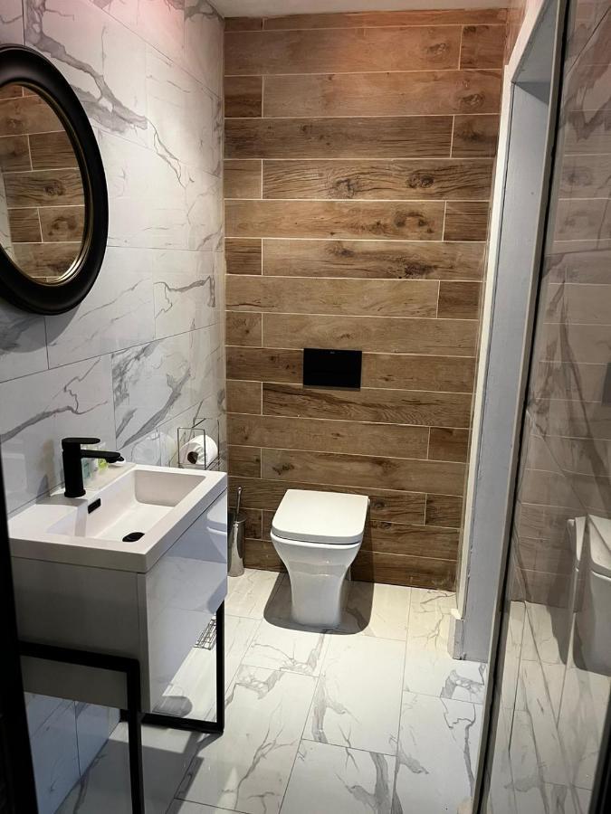 West End -Stunning, 2 Bedroom, Main Door Flat With Private Parking 글라스고 외부 사진